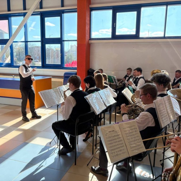 Матч единства поколений состоялся в спортивном комплексе «Олимпия»г.Лиды 18 апреля.