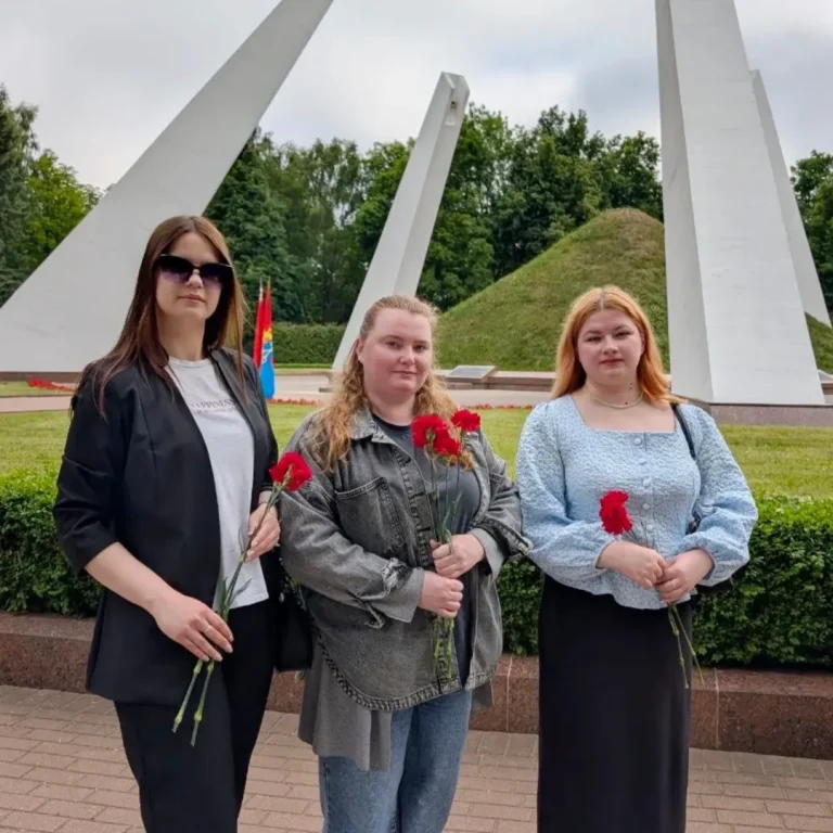 💥9 июня преподаватели колледжа  приняли участие в митинге с возложением цветов на Кургане Бессмертия